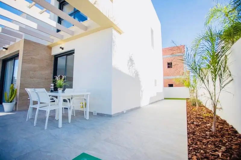Chalet en Los Montesinos 3 Dormitorios 2 Baños Nuevo
