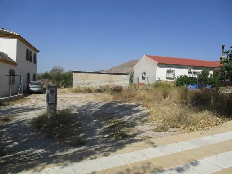 Parcela con dos garajes en venta en Oria Almeria