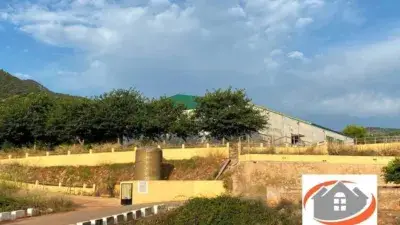 Centro Ecuestre en Castellón con 2 Pistas de Doma y 2 Viviendas