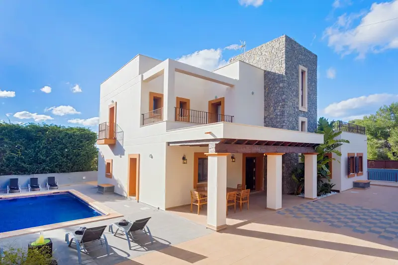 Chalet con Piscina Privada en Ibiza Cerca de Talamanca