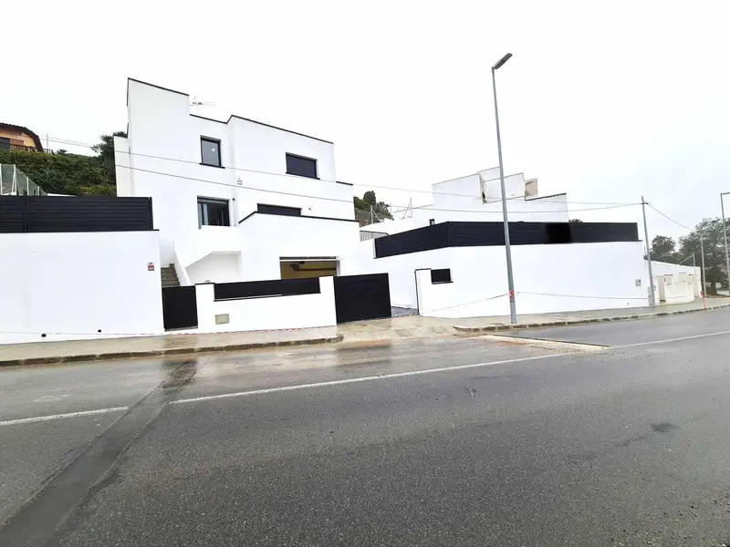 Casa Aislada en Segur de Calafell con Jardin Piscina y Garaje