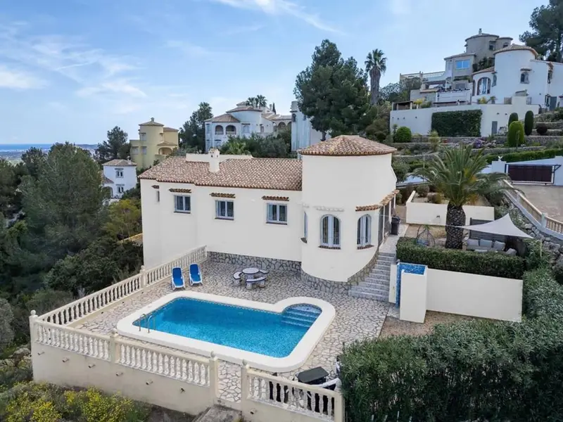 Chalet en Venta Pedreguer con Vistas al Mar y Piscina