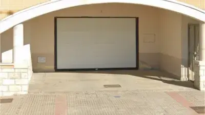 Dúplex en venta: Ideal para familias con cochera, chimenea y patio