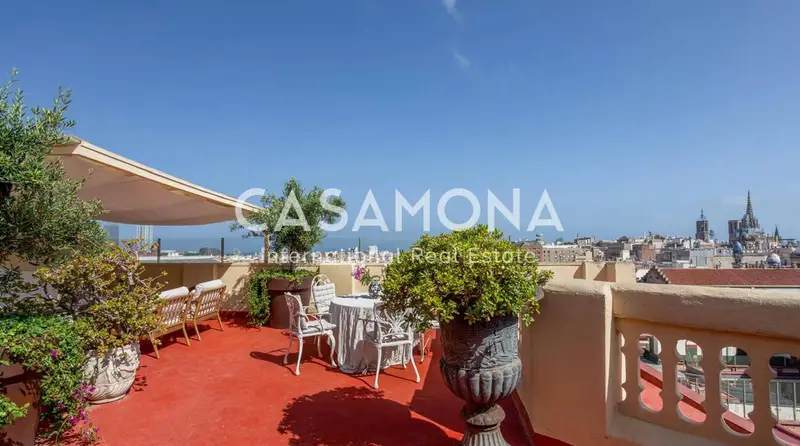 Atico con Terraza Privada en el Corazón de Barcelona