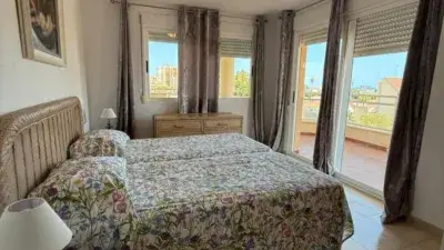 Apartamento en Denia con Vistas al Mar y 2 Plazas de Garaje