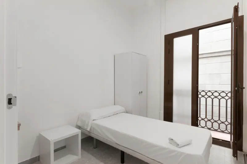 Habitacion Individual con Balcon y Calefaccion en Barcelona