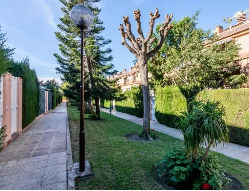 Adosado en Cabo de las Huertas 349m² 5 habitaciones 3 baños
