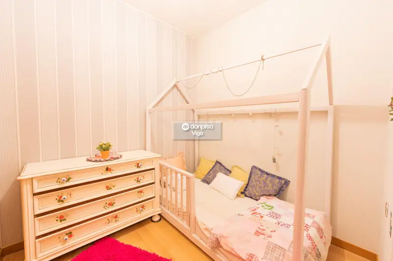 Casa 5 Dormitorios 3 Baños Vigo  300m2 Reformada Patio Garaje