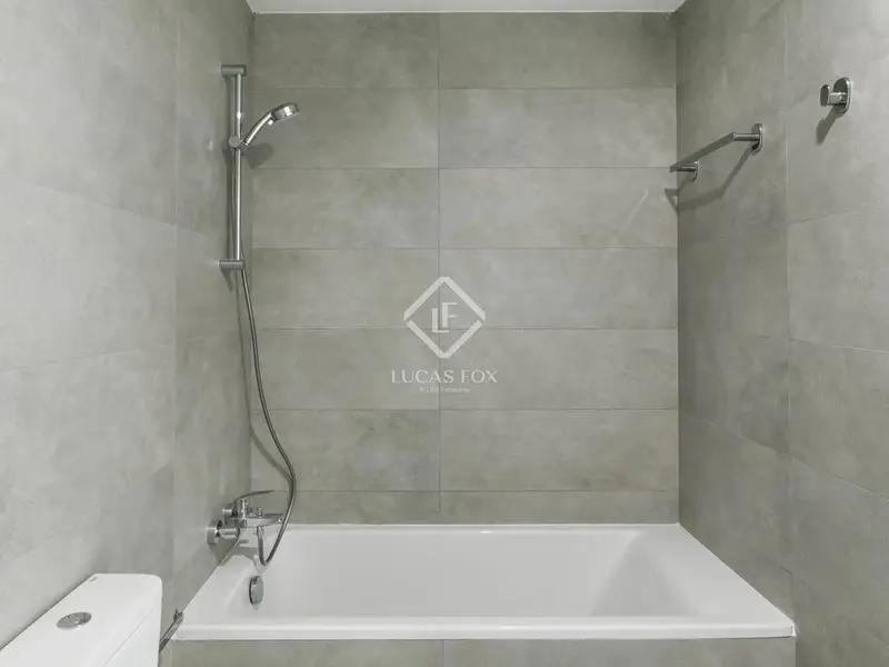 Apartamento en Málaga con Vistas Panorámicas y Amplias Zonas Comunes