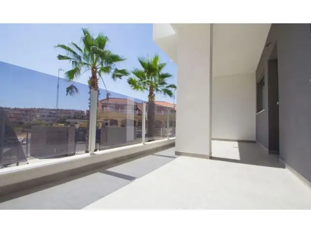 Apartamento en Orihuela Costa con Piscina y Golf