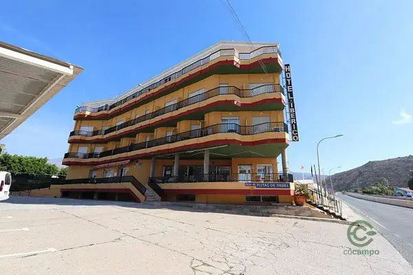 Hotel en Castell de Ferro con 27 habitaciones y excelentes instalaciones