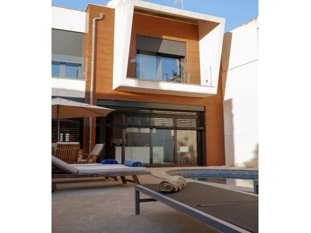 Casa de Pueblo Moderna con Piscina y Licencia ETV en Montuïri