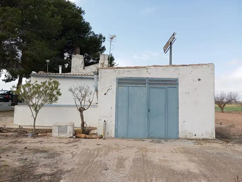 Villa de 3 Dormitorios en Yecla: Autonomía Energética y Gran Parcela