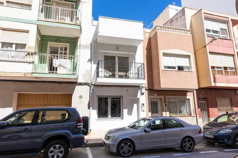 Casa Reformada en Torrevieja Centro Cerca de la Playa