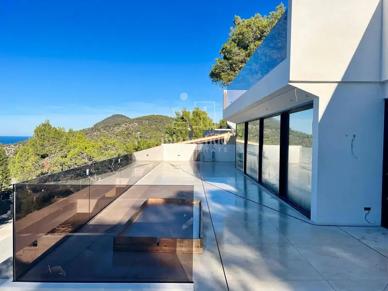 Chalet de Lujo en Cala Salada Ibiza 5 Dormitorios Piscina Vistas al Mar