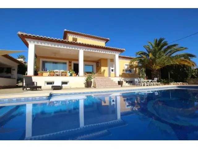 Chalet en Venta Calpe 4 Dormitorios Piscina Jardin Vistas Mar