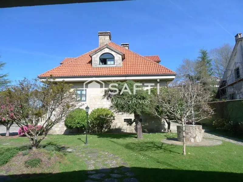 Chalet de Lujo en Teo 640m2 4 Suites Piscina Jardin