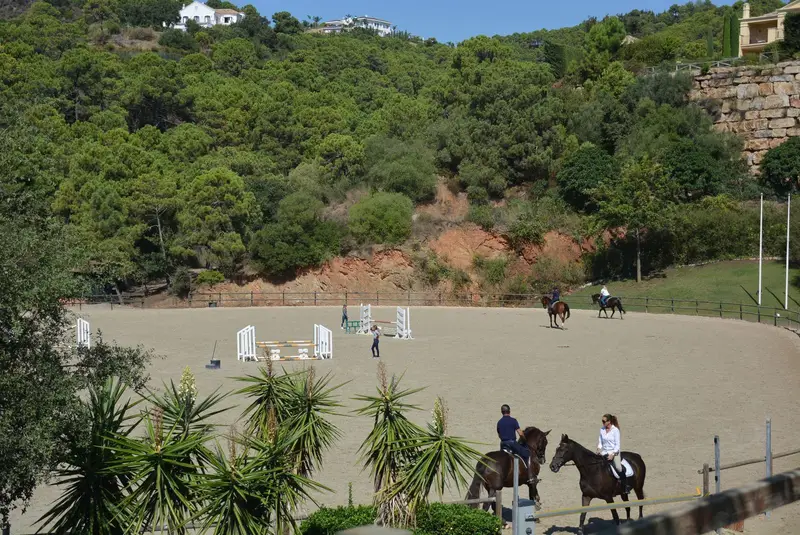 Casa-Villa de 4 Dormitorios en venta Benahavis, España