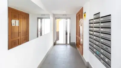 Piso en Venta en La Zubia con Garaje y Ascensor