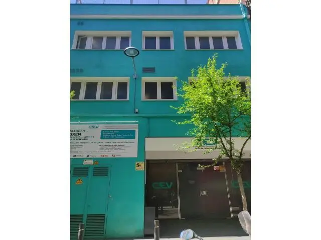 Edificio Moderno 3 Plantas Terraza Oficinas Educacion Eventos