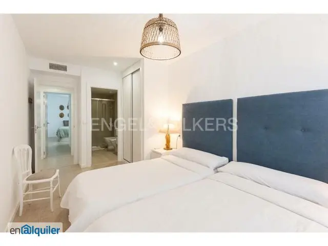 Alquiler Piso Piscina Poblats Maritims: 3 Dormitorios, 2 Baños, Terraza y Vistas al Mar