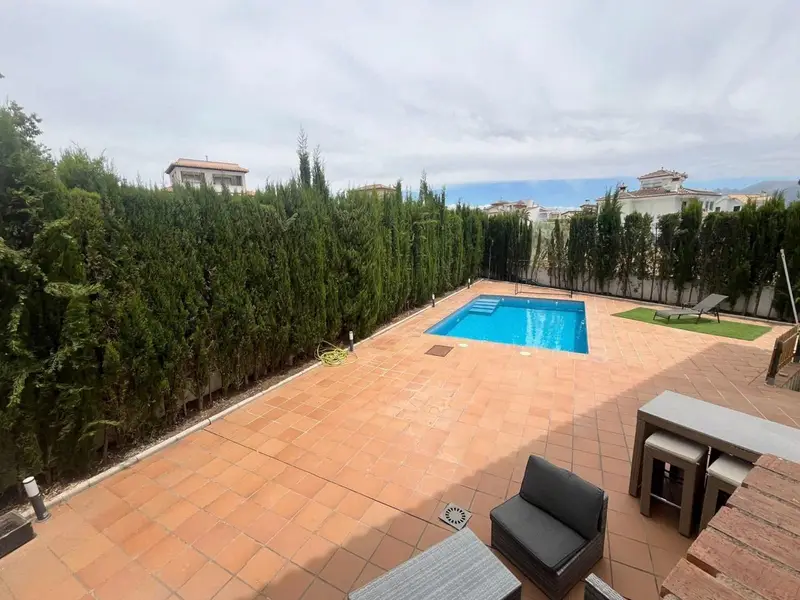 Adosado con Piscina Privada en Atarfe cerca de Granada