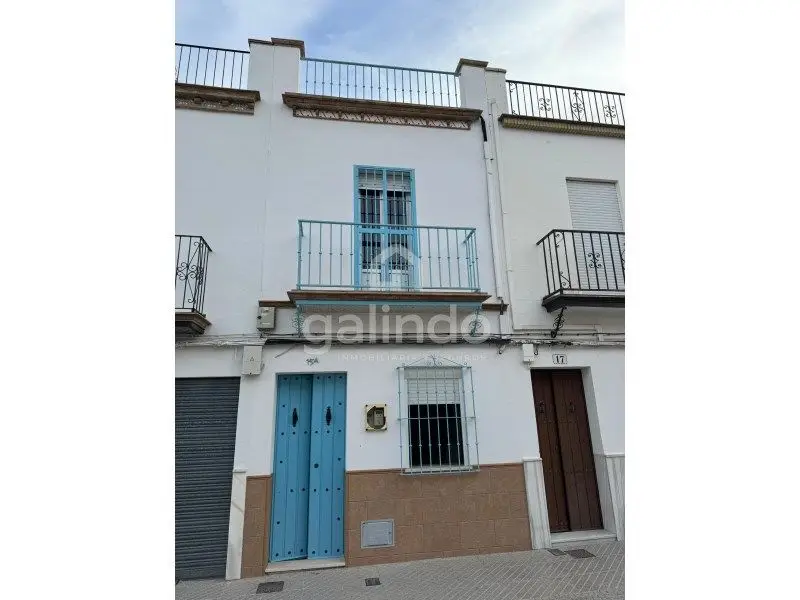Casa en Venta Paradas - 4 Habitaciones - Reformada