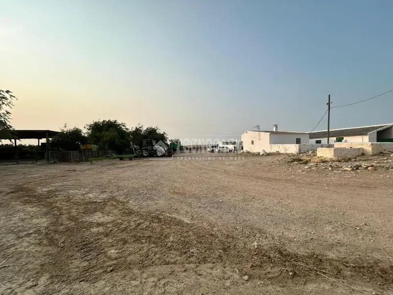 Chalet en venta con gran parcela y muchas posibilidades