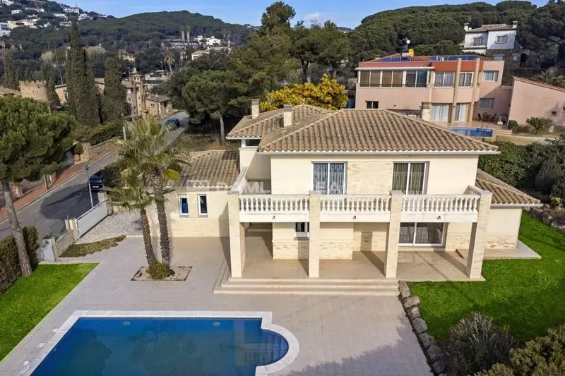 Villa de Lujo en Platja d Aro con Piscina y Jardin