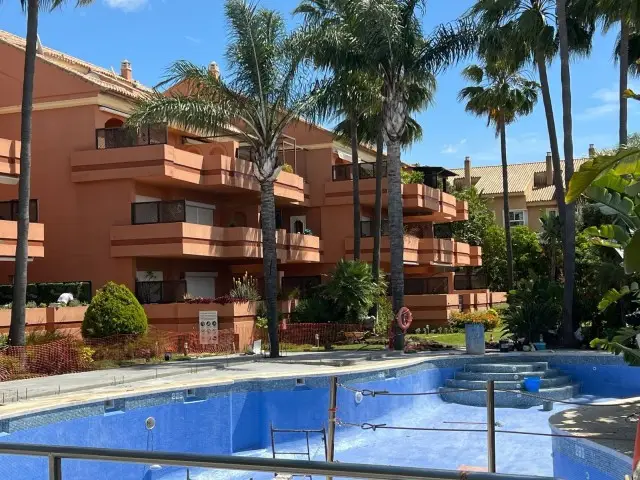 Piso de 3 Dormitorios en venta Puerto Banus, España