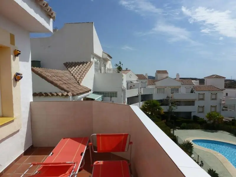 Ático en Riviera del Sol con Vistas al Mar y Azotea Privada