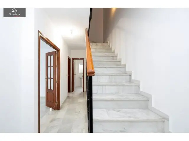 Casa en Armilla 3 habitaciones 3 baños Garaje para 2 coches Cerca del Metro