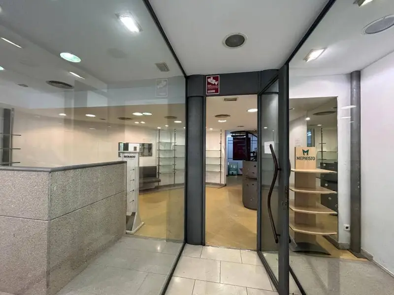 Local Comercial en Venta Santiago de Compostela Centro Comercial 									Area Central