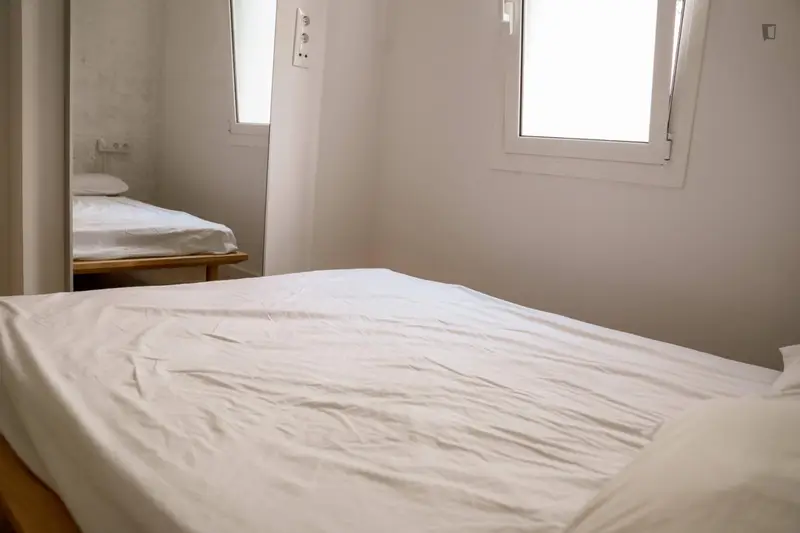 Una casa de 1 habitación, con área al aire libre