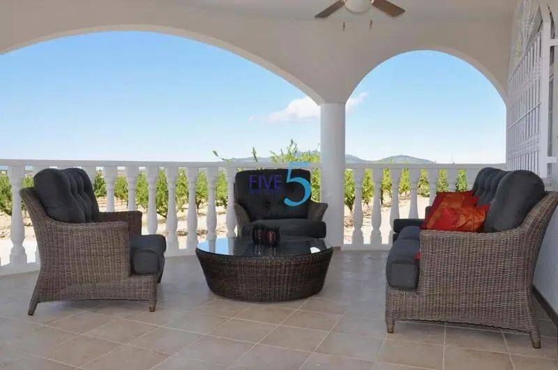 Villa 4 Dormitorios Pinoso Piscina Privada Nueva