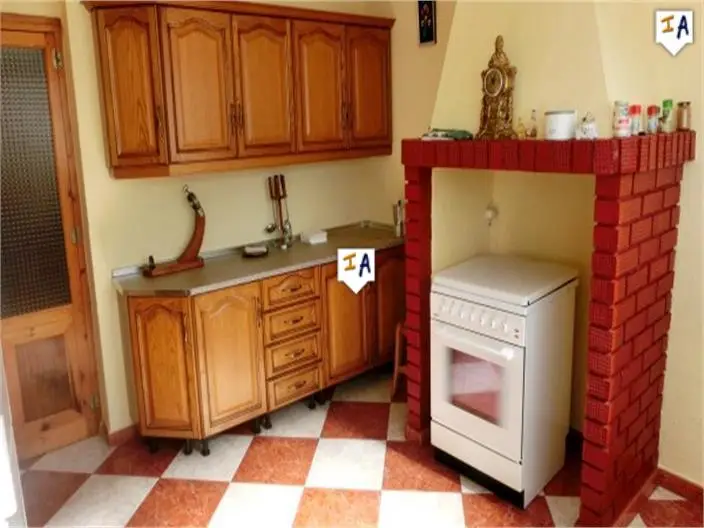 Casa Adosada 237m2 en Valdepeñas de Jaén 4 Dormitorios 2 Baños Terraza