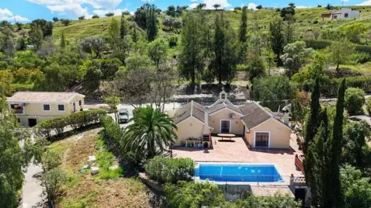 Casa de Campo con Piscina cerca del Rio - Reforma Parcial
