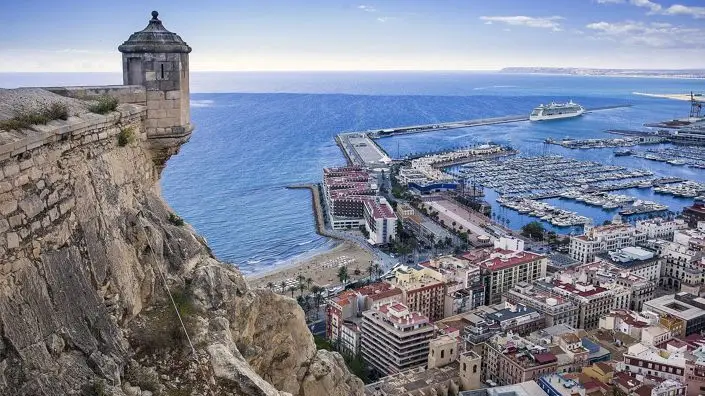 Casa en venta en El Campello, Alicante 4 dormitorios