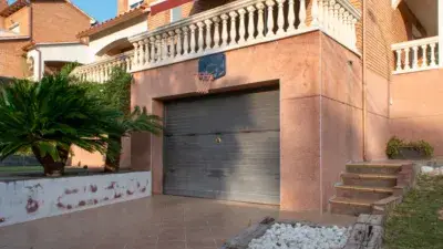 Chalet en Venta Roda de Bara 4 Habitaciones Jardin Privado