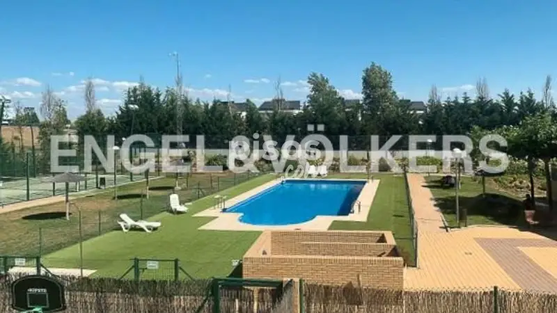 Chalet Adosado 335m2 Urbanizacion Privada Piscina Paddel