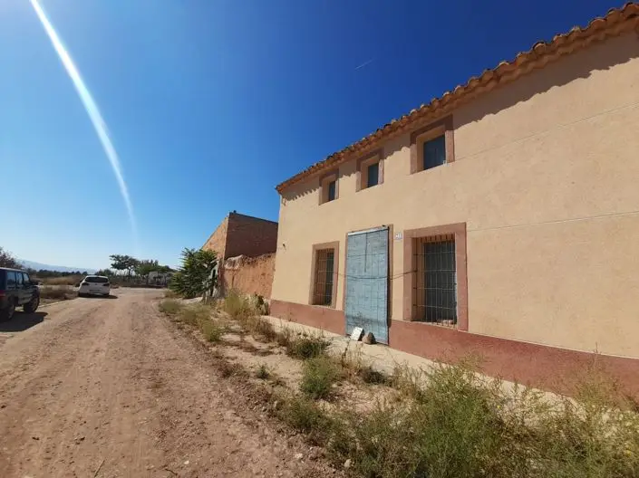 Villa de 4 Dormitorios en Venta cerca de Pinoso y Jumilla