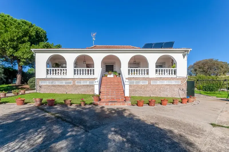 Casa en Cuevas Bajas con Piscina y Chimenea