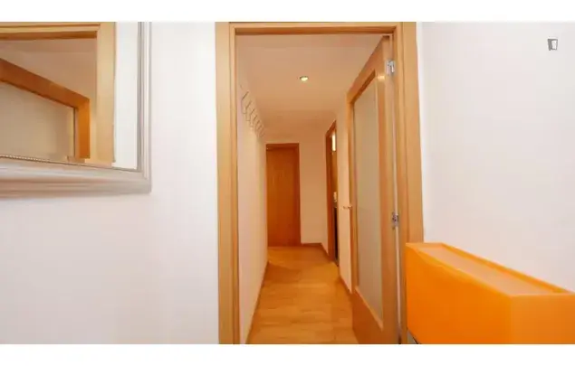 Apartamento 5 Dormitorios Barcelona Alquiler 3-24 Meses