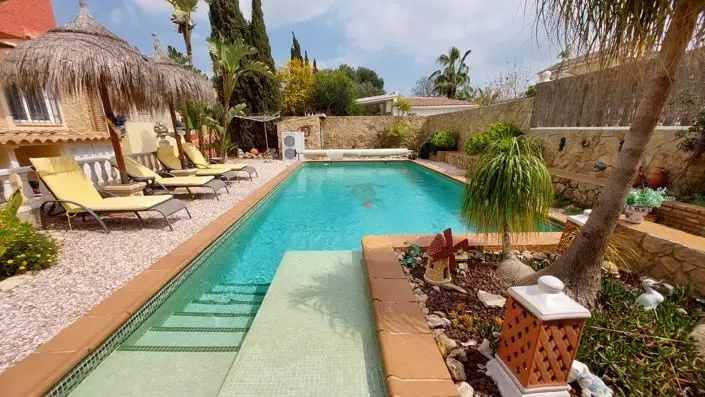 Villa de Lujo 4 Dormitorios Camposol Piscina Privada