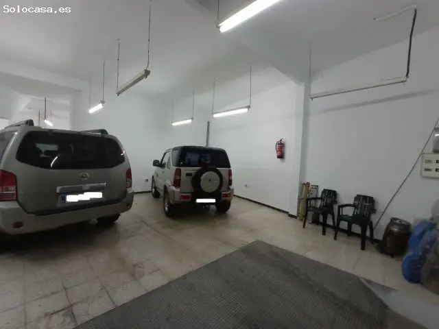 Venta Amplio Local Comercial con Garaje en Ubrique