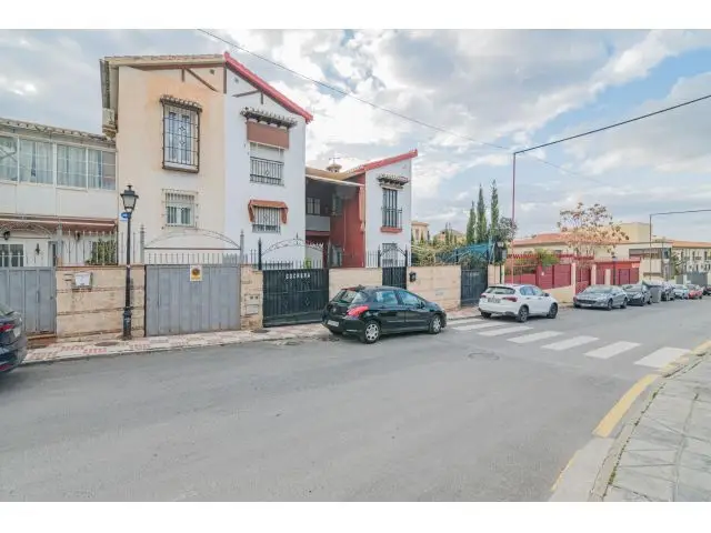 Gran Casa en La Zubia con Piscina Privada