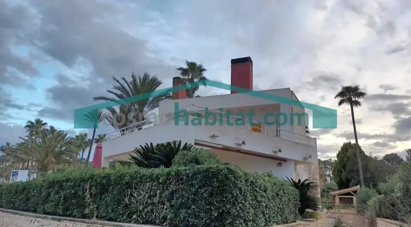 Espectacular Villa en Cala Blanca Jávea con Piscina y Vistas al Mar