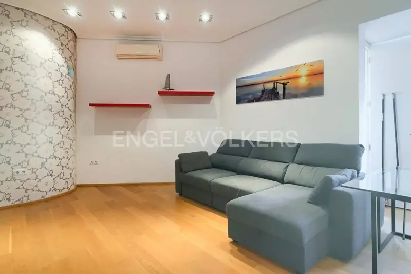 Apartamento en Valencia  73m2 1 Dormitorio 1 Baño  Seguridad