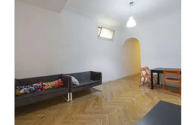Apartamento Moderno en Madrid: 9 Dormitorios, Ideal para Estudiantes