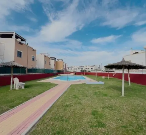 Bungalow en Planta Baja con Jardin Privado en Orihuela Costa
